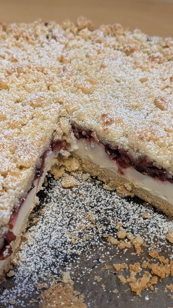 Autumn Cheesecake with Plums and Crumble